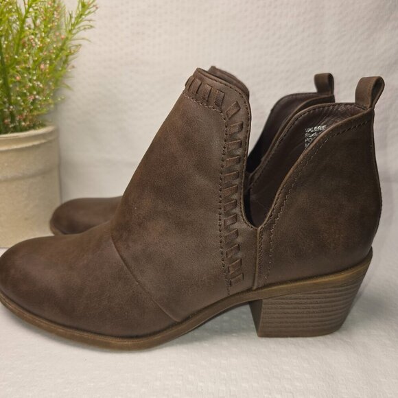 HOT TOMATO VALERIE BROWN BOOTIE SIDE SPLIT BROWN HEEL WOMENS SIZE 8.5 - Picture 5 of 8